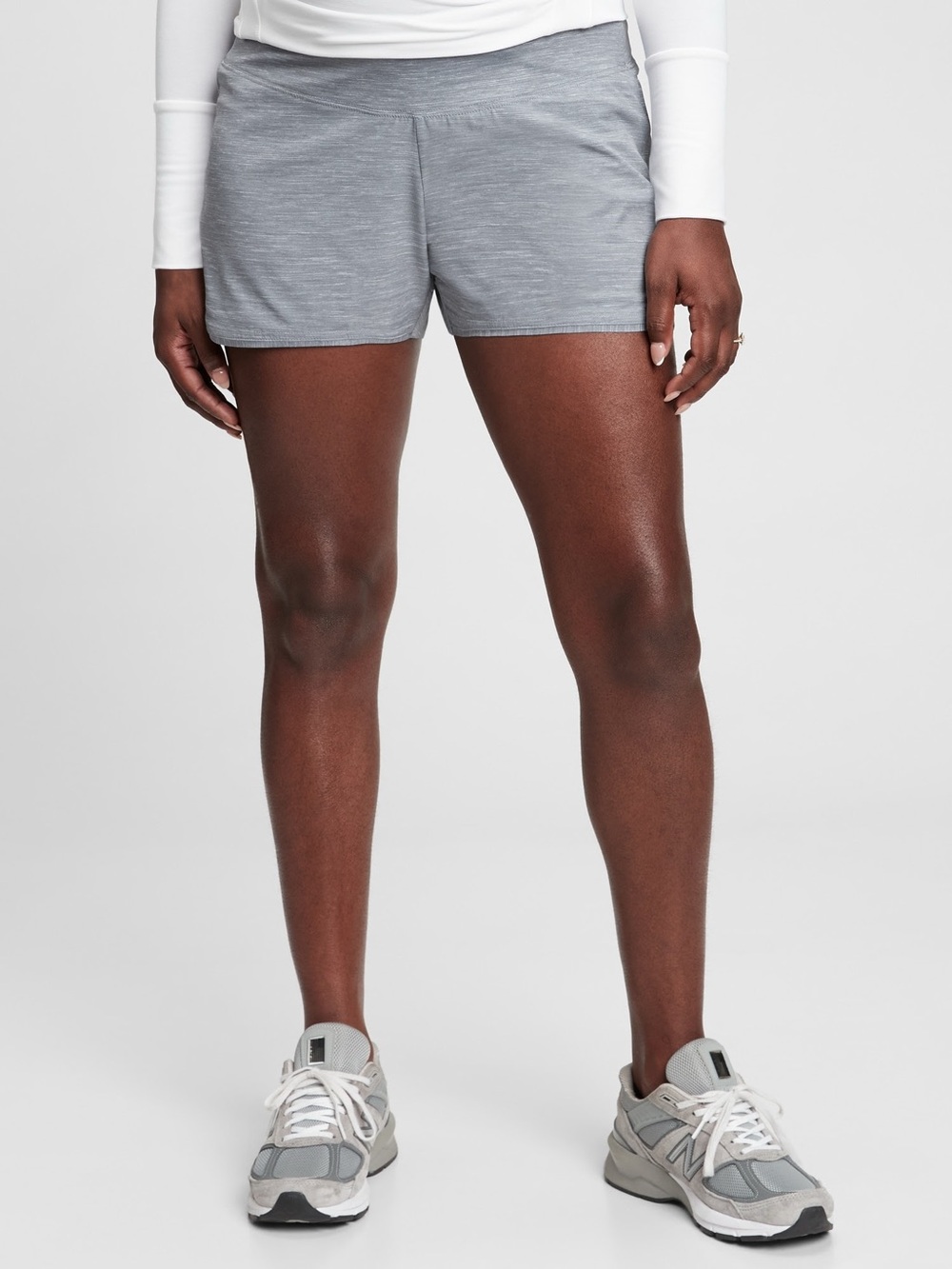Maternity GapFit Wide Waistband 3.5" Running Shorts, size extra small